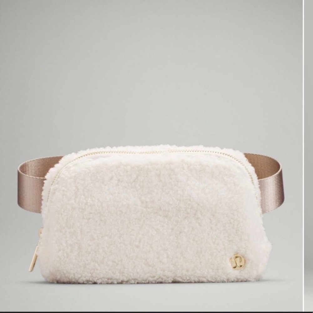 Lululemon Everywhere Belt Bag